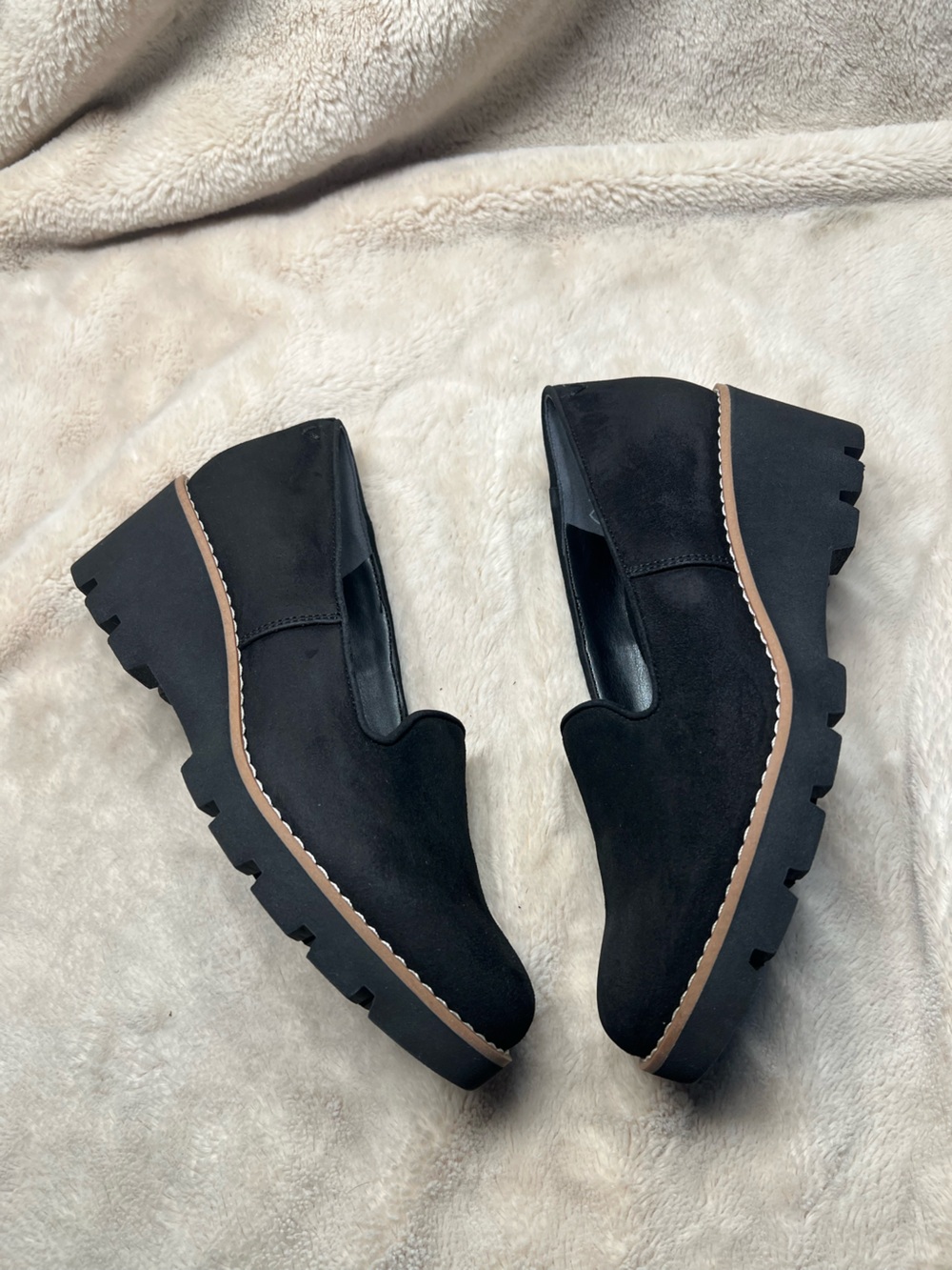 Vionic Willa Wedge slip-on loafers in black suede size 6 - Picture 8 of 8